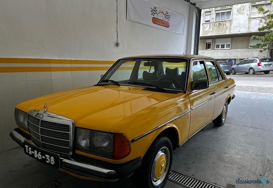 1978' Mercedes-Benz 200 photo #1